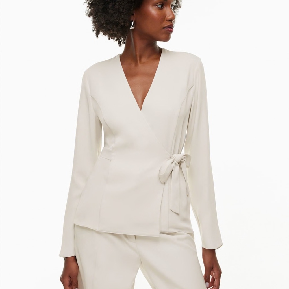 NWOT Aritzia Babaton Angeleno Blouse in Matte Pearl